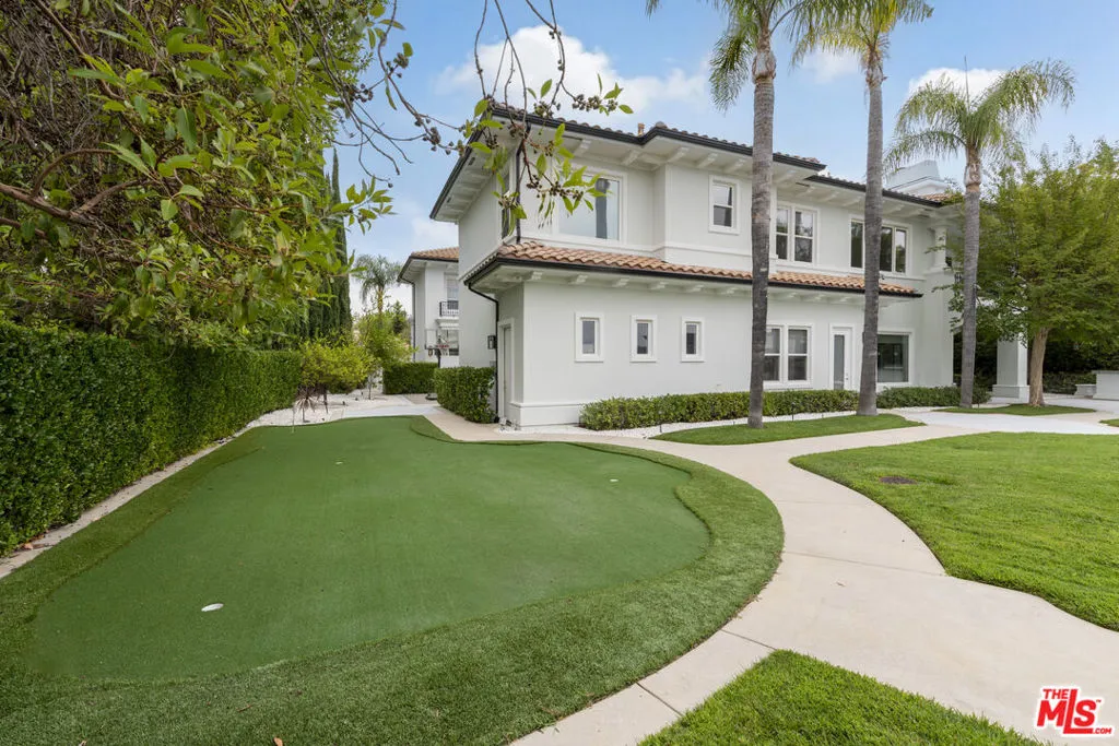 Tarzana, California 91356, United States, 6 Bedrooms Bedrooms, ,7 BathroomsBathrooms,Residential,Active,168190