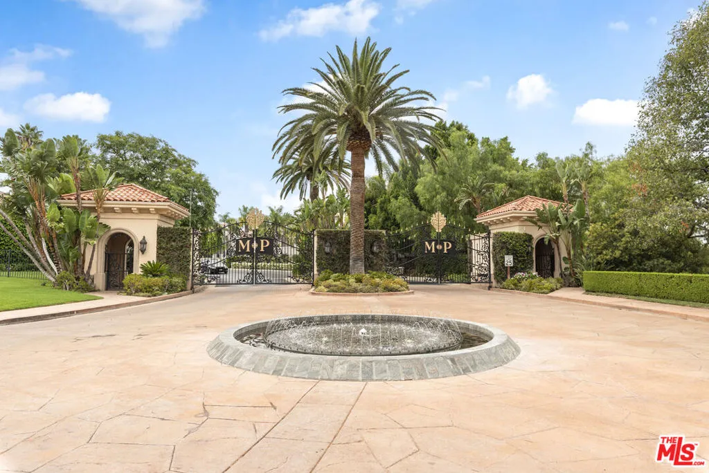 Tarzana, California 91356, United States, 6 Bedrooms Bedrooms, ,7 BathroomsBathrooms,Residential,Active,168190