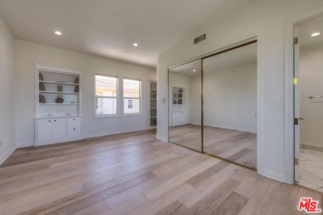 Tarzana, California 91356, United States, 6 Bedrooms Bedrooms, ,7 BathroomsBathrooms,Residential,Active,168190