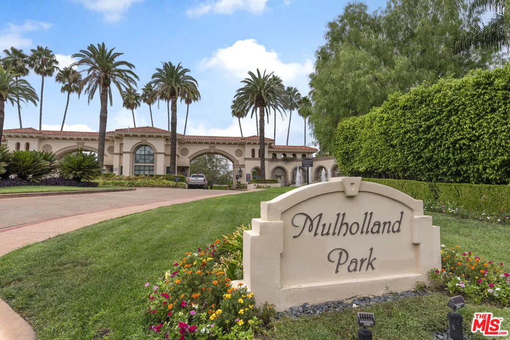 Tarzana, California 91356, United States, 6 Bedrooms Bedrooms, ,7 BathroomsBathrooms,Residential,Active,168190