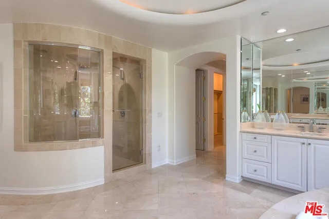 Tarzana, California 91356, United States, 6 Bedrooms Bedrooms, ,7 BathroomsBathrooms,Residential,Active,168190