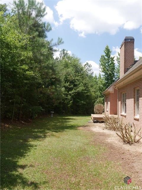 Single Family Residence in Loganville GA Wilhaven Court 58.jpg