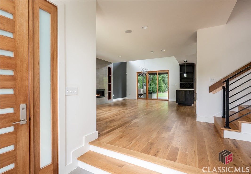 497 W Rutherford Street
