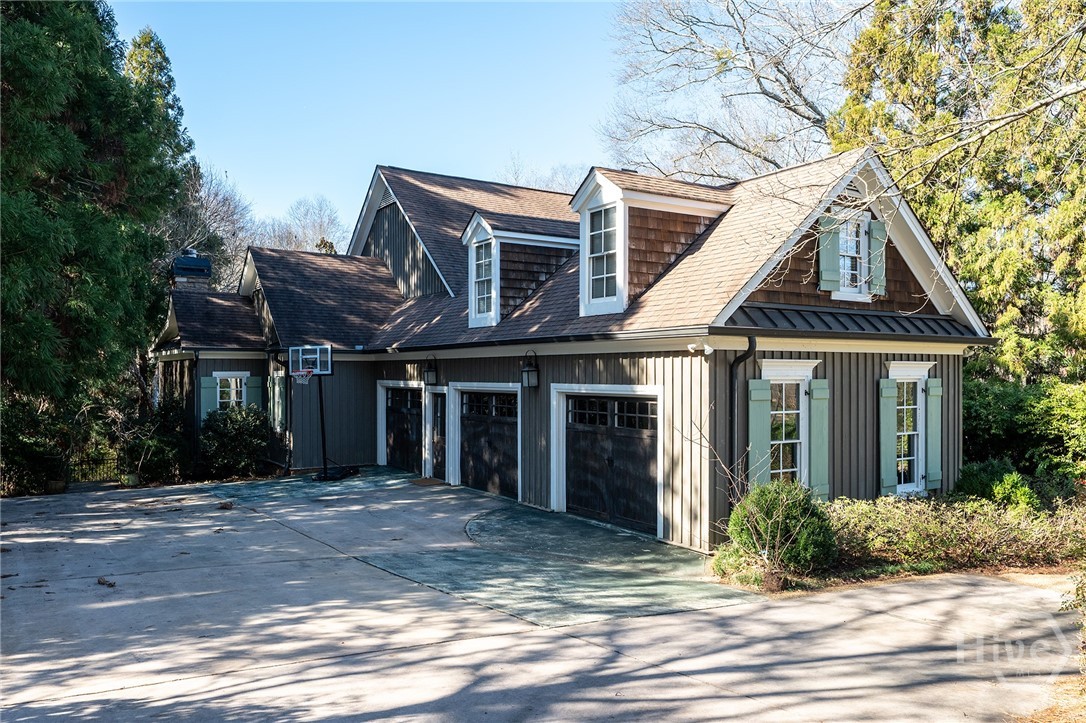 1090 Scarlet Oak Circle