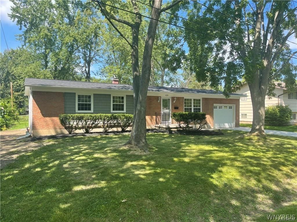 Photo of 425 East Lane, Lewiston, NY 14092 (MLS # B1666586)
