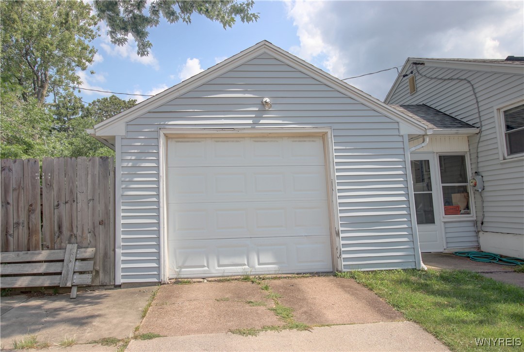 Photo 5 of 24 of 91 Woodward Avenue house