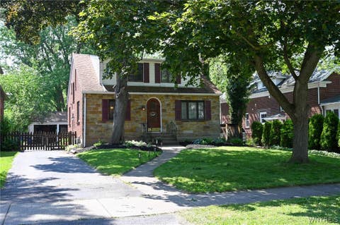 Photo of 130 Ivyhurst Road, Amherst, NY 14226 (MLS # B1695958)