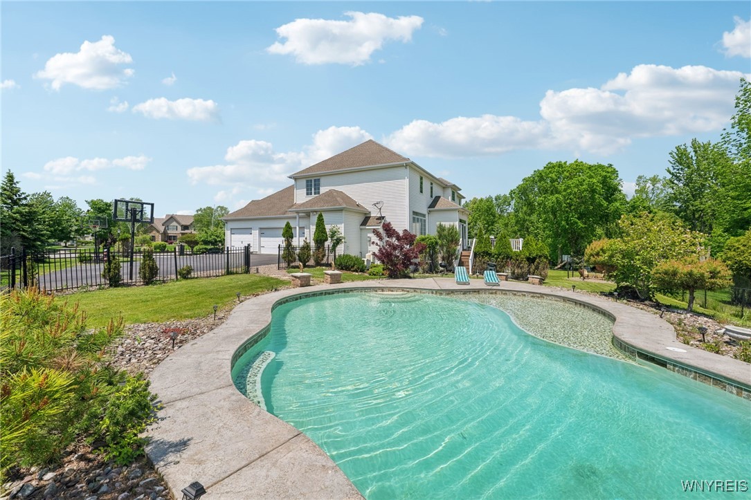 5703 Fairmeadow Court, Clarence, New York image 4