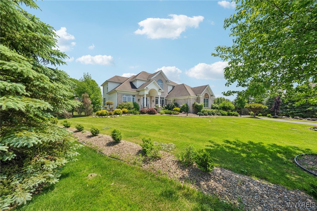 5703 Fairmeadow Court, Clarence, New York image 2