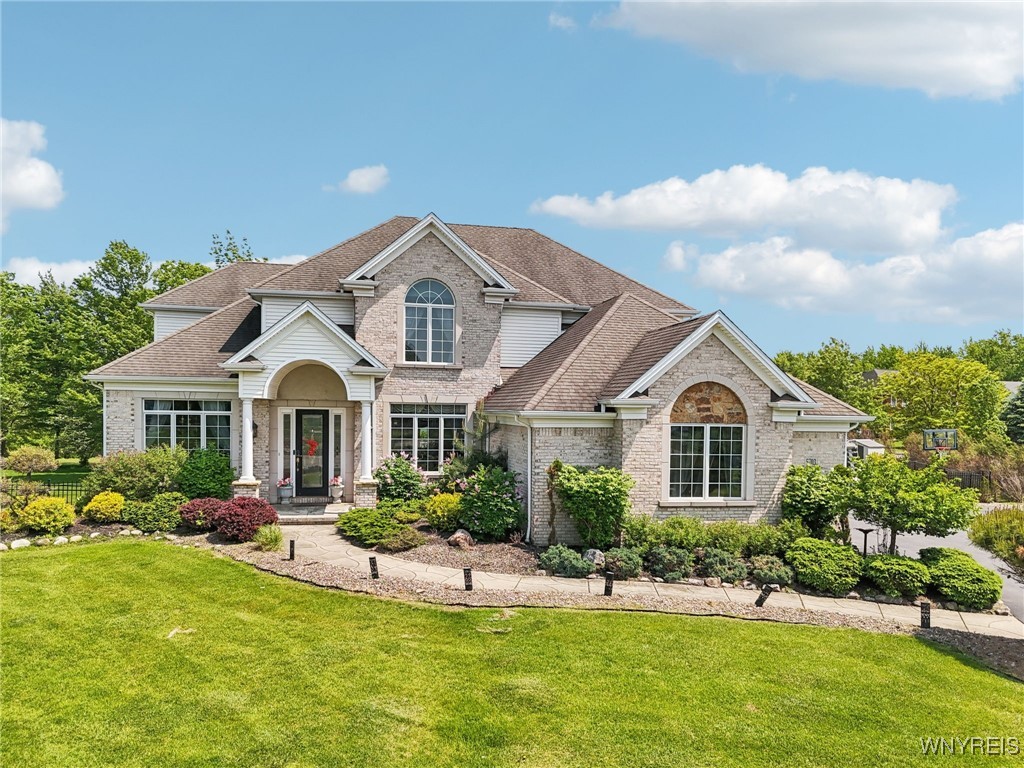 5703 Fairmeadow Court, Clarence, New York image 1
