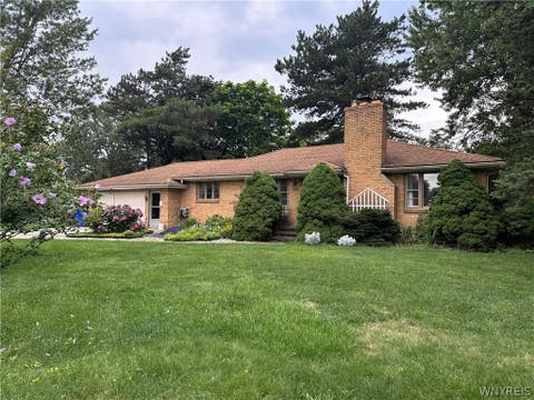 Photo of 8340 Hirschwood Drive, Clarence, NY 14221 (MLS # B1706273)