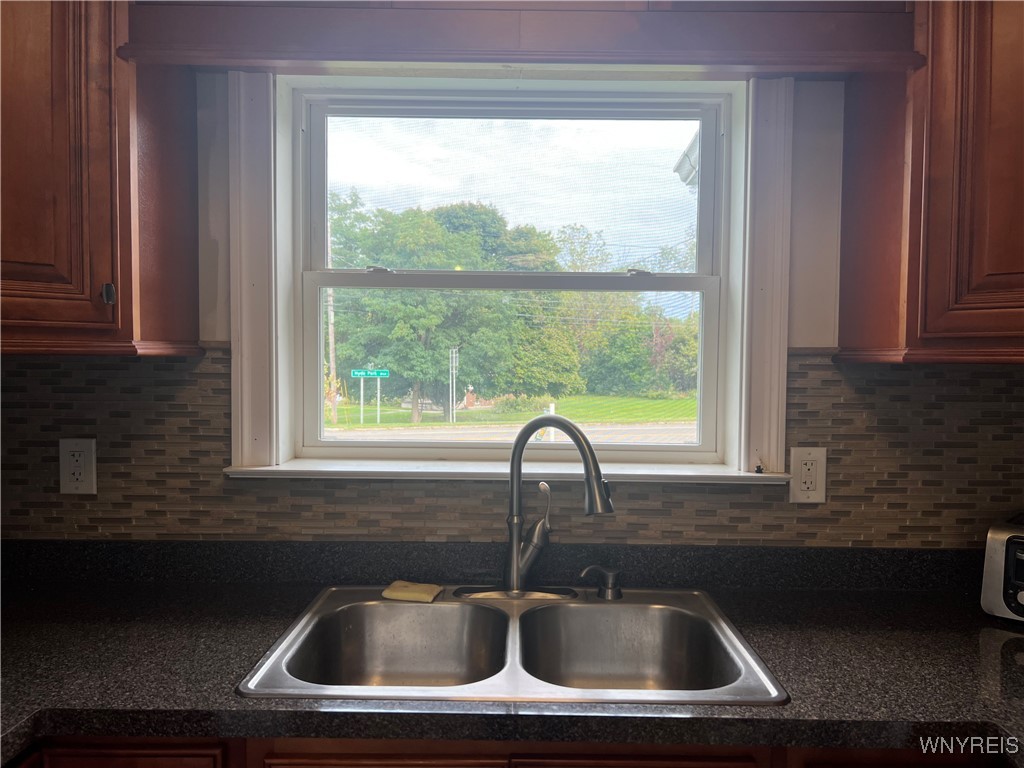 5962 Hyde Park Boulevard, Lewiston, New York image 11