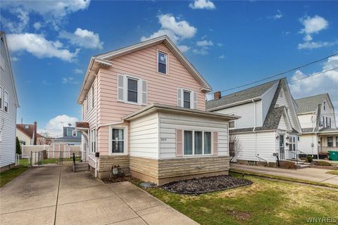 Photo of 2915 Porter Road, Niagara Falls, NY 14305 (MLS # B1669181)