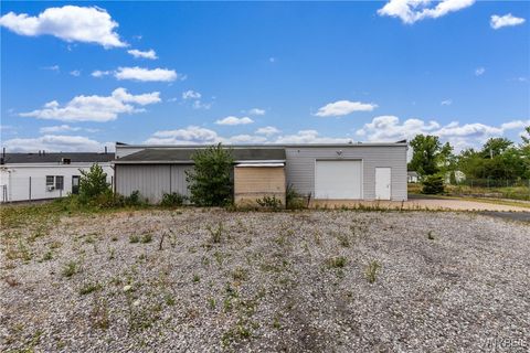 Tiny photo for 6640 Lincoln Avenue, Lockport Town, NY 14094 (MLS # B1632744)