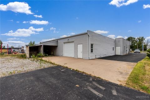 Tiny photo for 6640 Lincoln Avenue, Lockport Town, NY 14094 (MLS # B1632744)