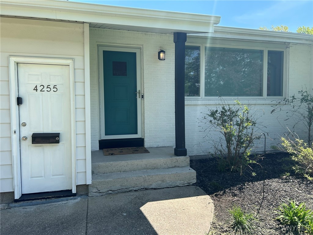4255 Roxbury Drive, Clarence, New York image 4