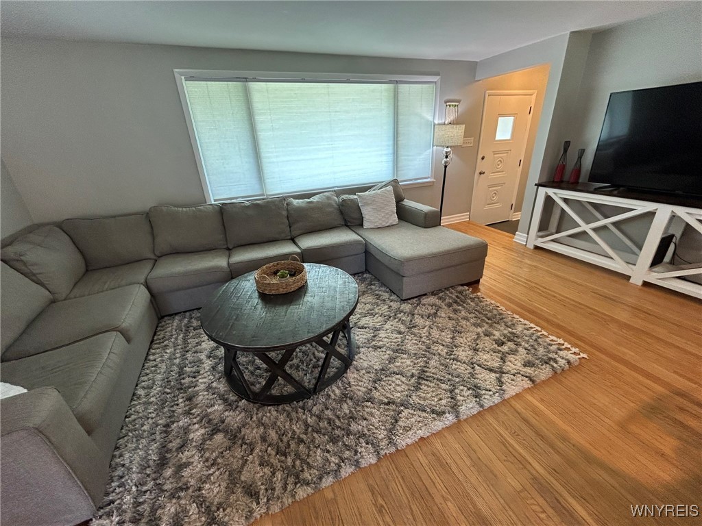 4255 Roxbury Drive, Clarence, New York image 5