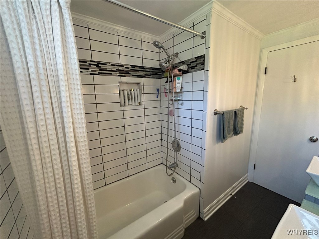 4255 Roxbury Drive, Clarence, New York image 13