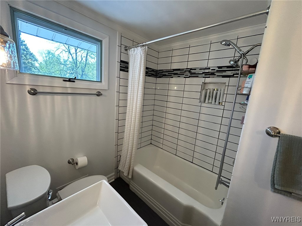4255 Roxbury Drive, Clarence, New York image 12