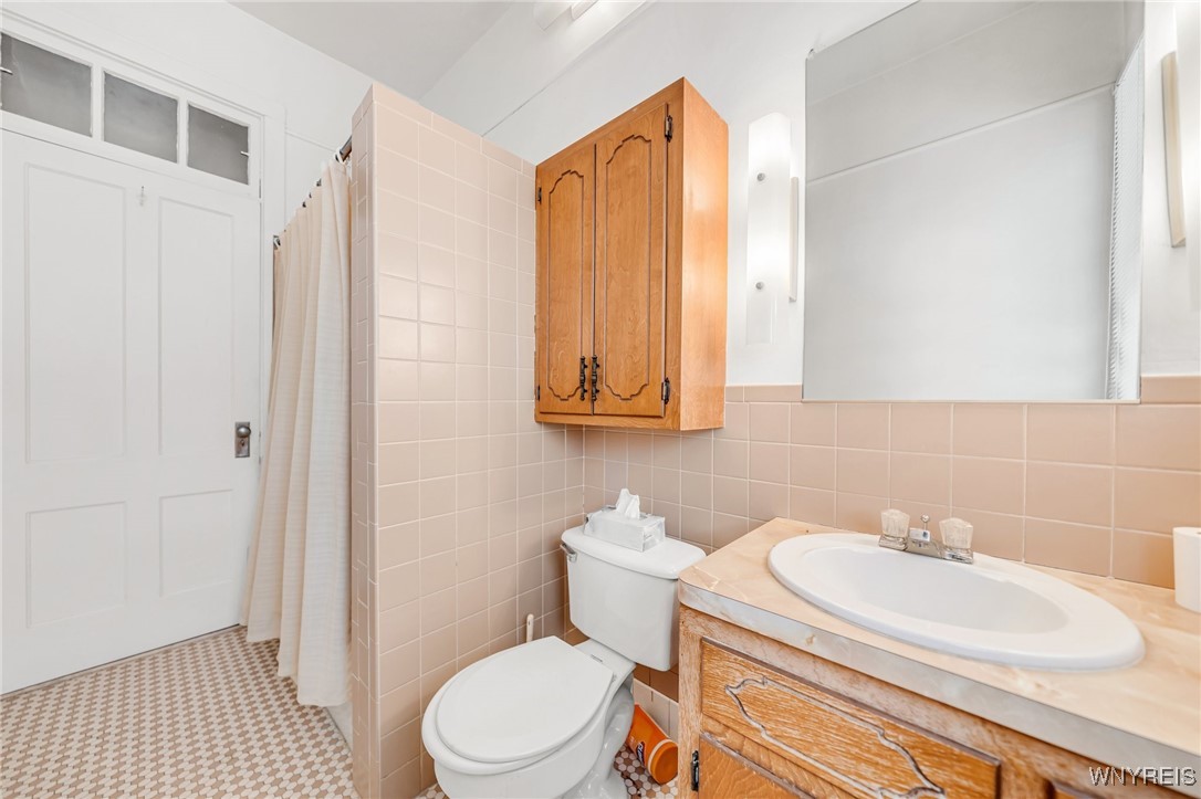 Royalton, New York 14105, United States, 6 Bedrooms Bedrooms, ,3 BathroomsBathrooms,Residential,Active,1662