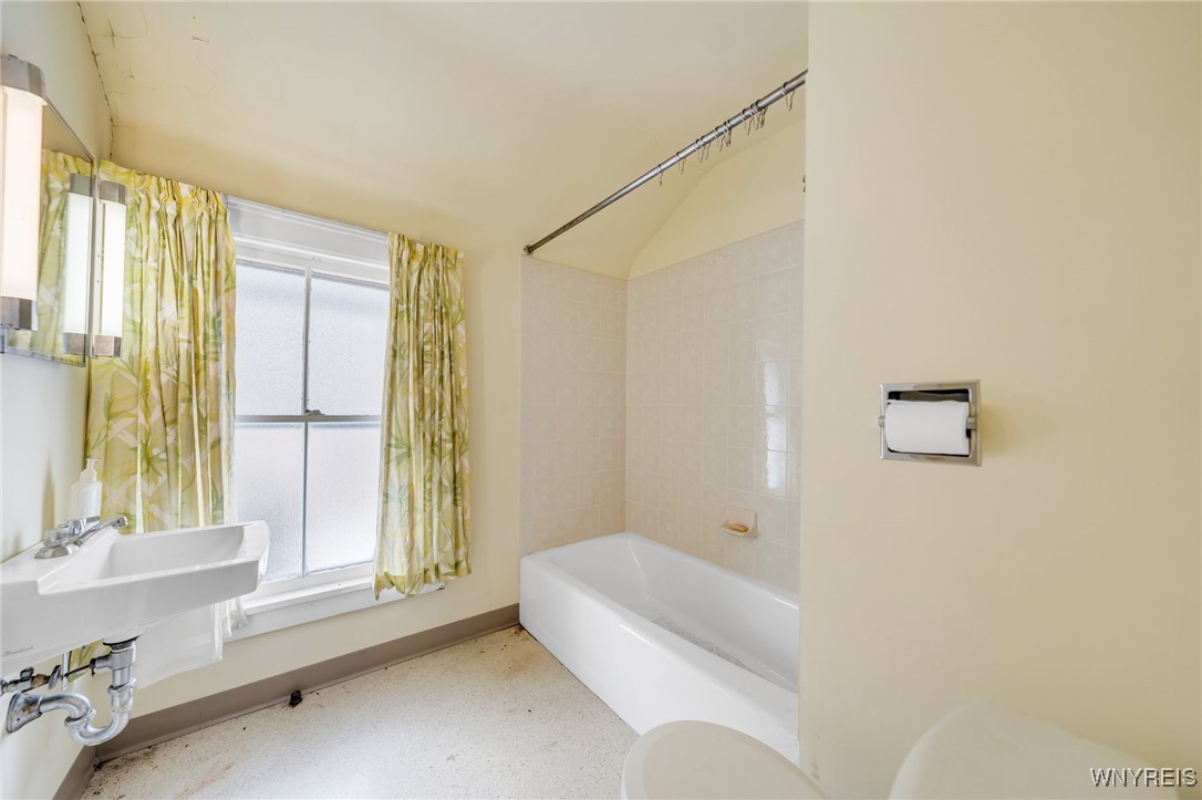 Royalton, New York 14105, United States, 6 Bedrooms Bedrooms, ,3 BathroomsBathrooms,Residential,Active,1662