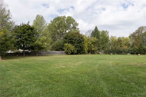 Photo of 20 Pheasant Run Road, Amherst, NY 14228 (MLS # B1640853)