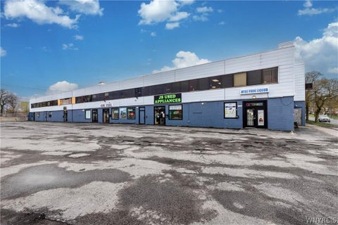 Photo of 2425 Hyde Park Boulevard, Niagara Falls, NY 14305 (MLS # B1682185)
