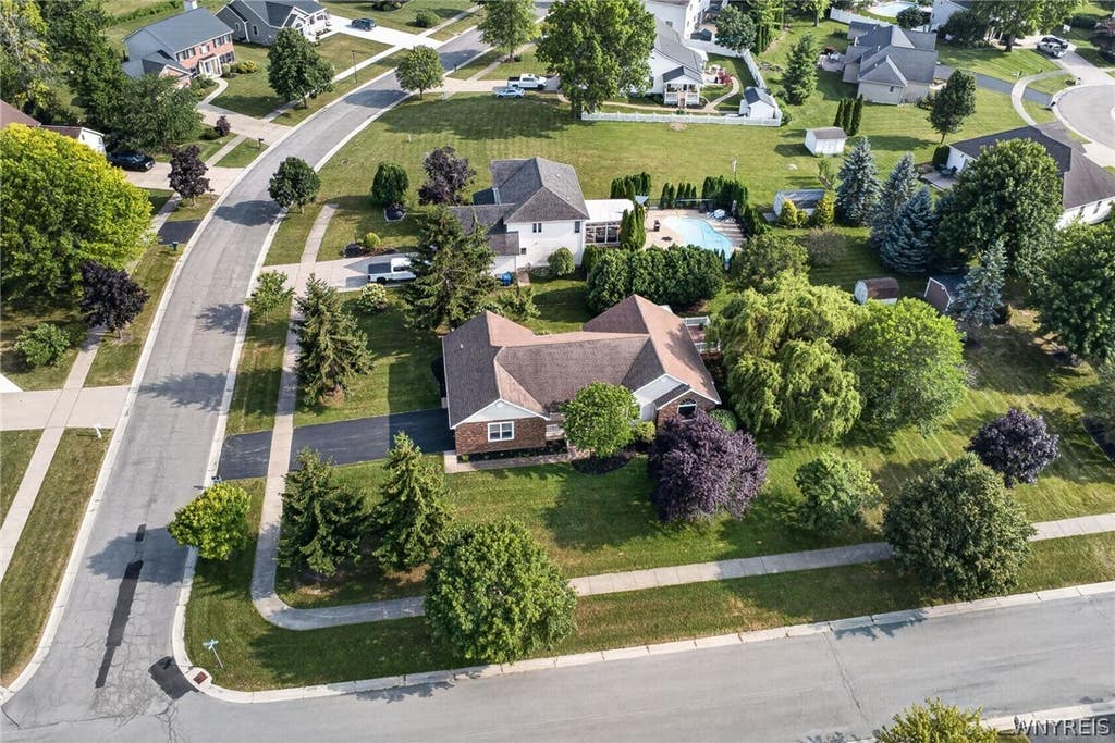 Photo of 429 Carrollwood Drive, Porter, NY 14174 (MLS # B1700014)