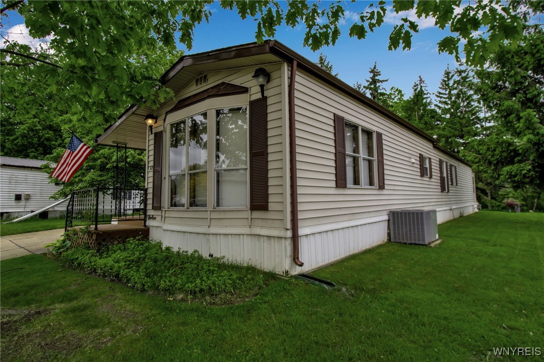 37 Waterview Parkway, Hamburg, New York image 2