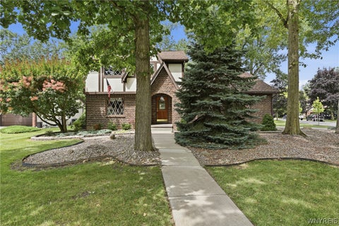 Photo of 3 Jasmine Court, Amherst, NY 14051 (MLS # B1703460)