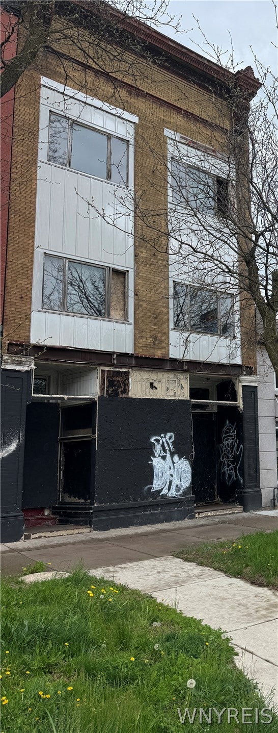 Photo 1 of 10 — 326 Niagara Street, Niagara Falls, NY 14303