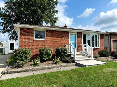 Homes For Sale - 104 Castlewood Drive<br/> Erie County, Cheektowaga, NY 14227