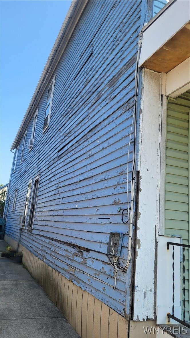 Photo of 18 Clifford Street, Buffalo, NY 14210 (MLS # B1707035)