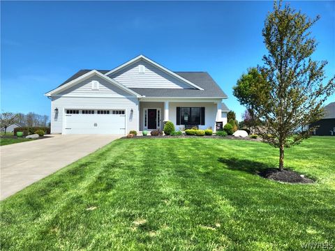 Photo of 10 Autumn Lane, Orchard Park, NY 14127 (MLS # B1677560)