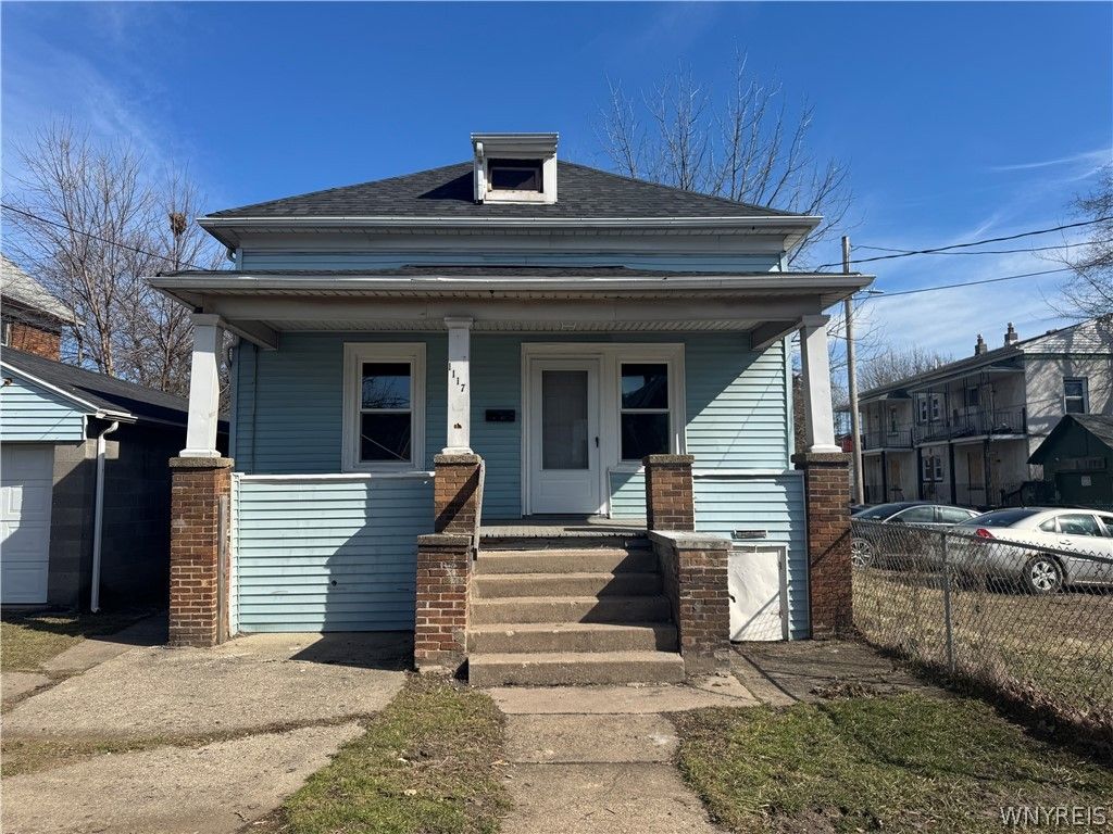 Photo of 1117 13th Street, Niagara Falls, NY 14301 (MLS # B1665326)