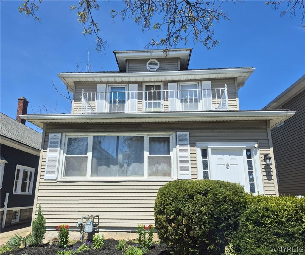 Photo of 51 W Northrup Place, Buffalo, NY 14214 (MLS # B1677537)