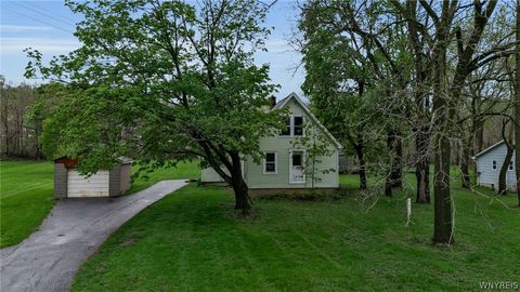 Homes For Sale - 994 Ridge Road<br/> Niagara County, Lewiston, NY 14092