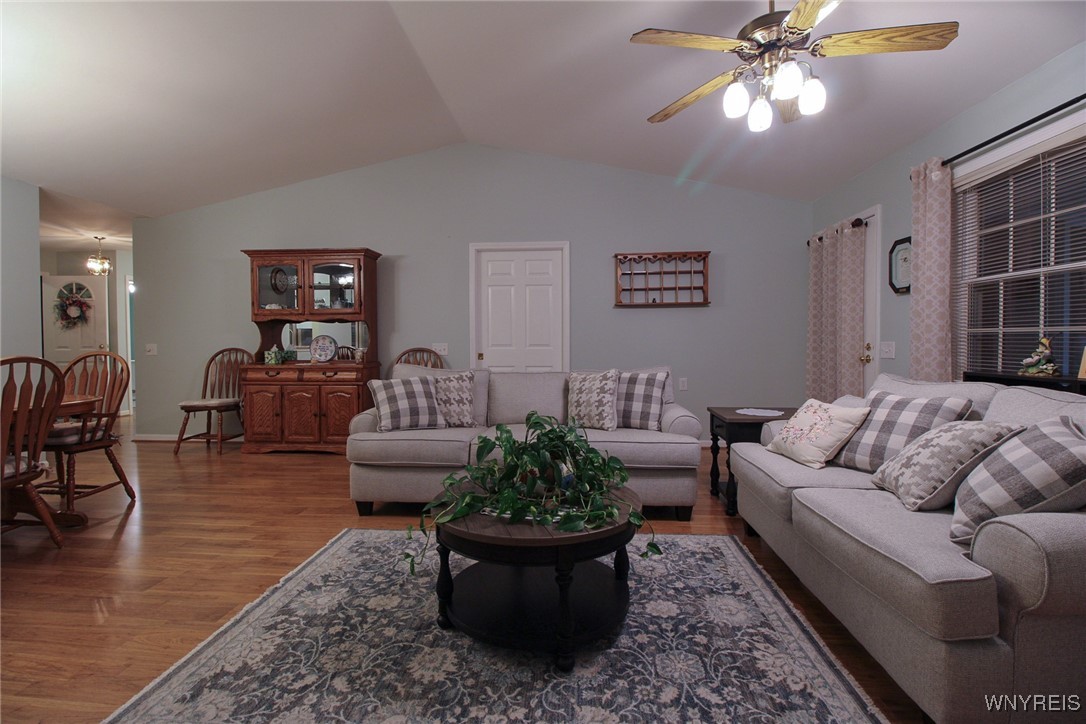 Chili, New York 14514, United States, 2 Bedrooms Bedrooms, ,2 BathroomsBathrooms,Residential,Active,221717