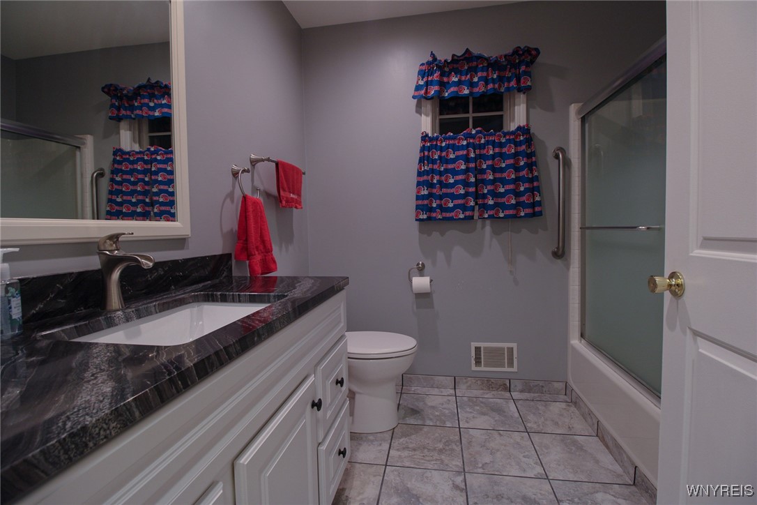 Chili, New York 14514, United States, 2 Bedrooms Bedrooms, ,2 BathroomsBathrooms,Residential,Active,221717