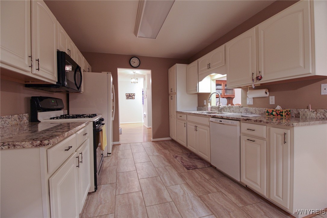 Chili, New York 14514, United States, 2 Bedrooms Bedrooms, ,2 BathroomsBathrooms,Residential,Active,221717