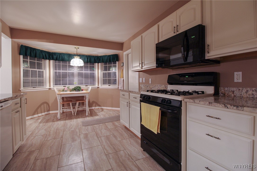 Chili, New York 14514, United States, 2 Bedrooms Bedrooms, ,2 BathroomsBathrooms,Residential,Active,221717