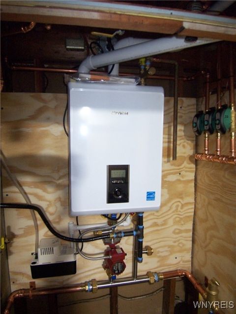 Tiny photo for 8 Lawrence Avenue, Pembroke, NY 14036 (MLS # B1655371)