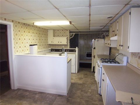 Tiny photo for 8 Lawrence Avenue, Pembroke, NY 14036 (MLS # B1655371)