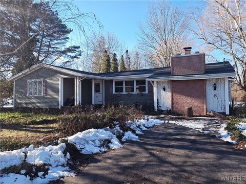 Photo of 8 Lawrence Avenue, Pembroke, NY 14036 (MLS # B1655371)