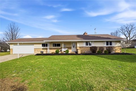 Photo of 4227 Susan Drive, Clarence, NY 14221 (MLS # B1668994)