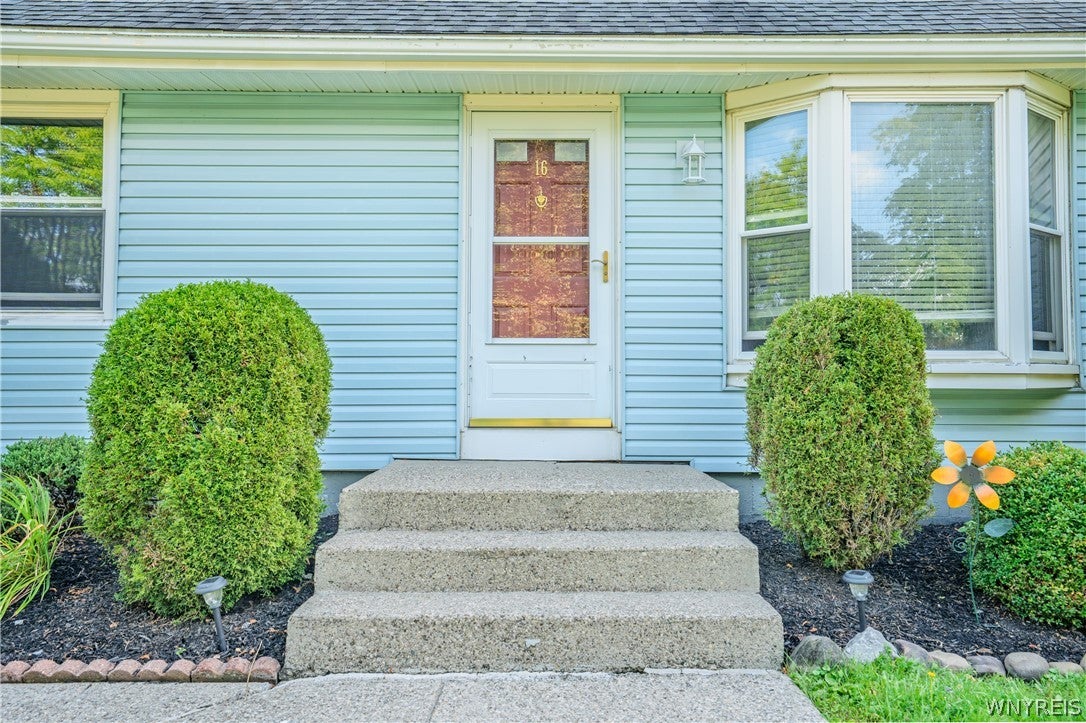 16 Broezel Avenue