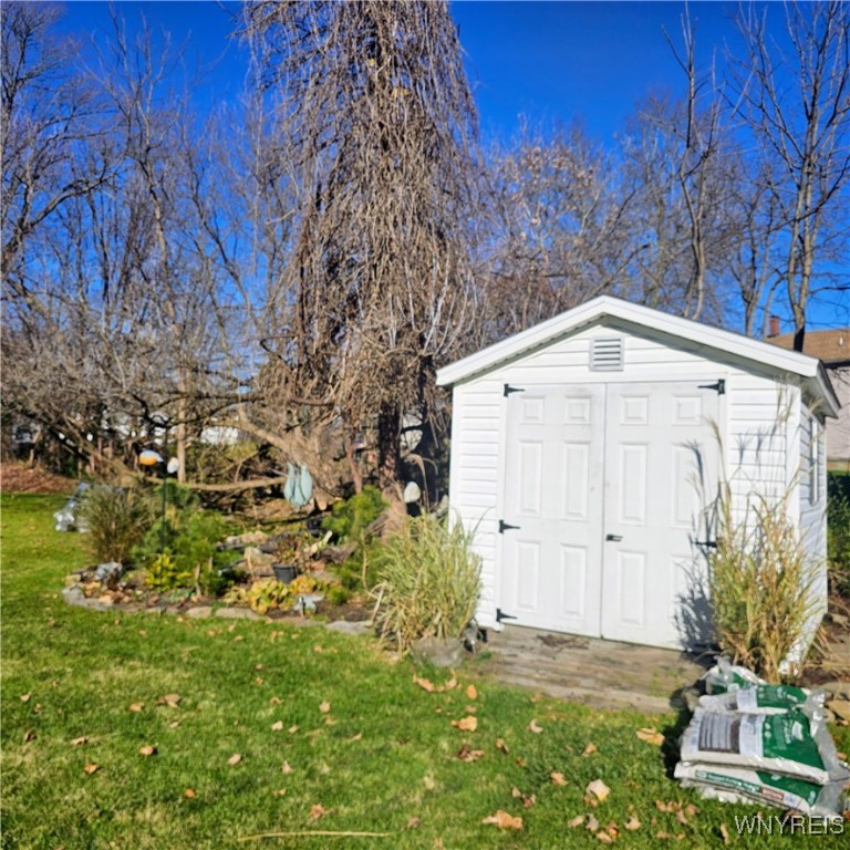 Shelby, New York 14103, United States, 3 Bedrooms Bedrooms, ,1 BathroomBathrooms,Residential,Pending,33102