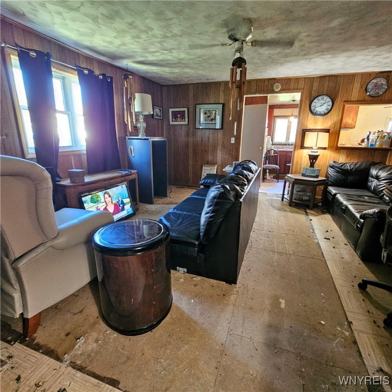 Shelby, New York 14103, United States, 3 Bedrooms Bedrooms, ,1 BathroomBathrooms,Residential,Pending,33102