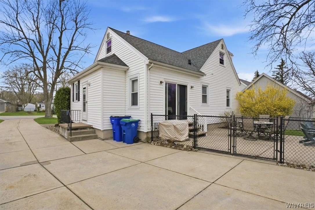 121 Country Parkway