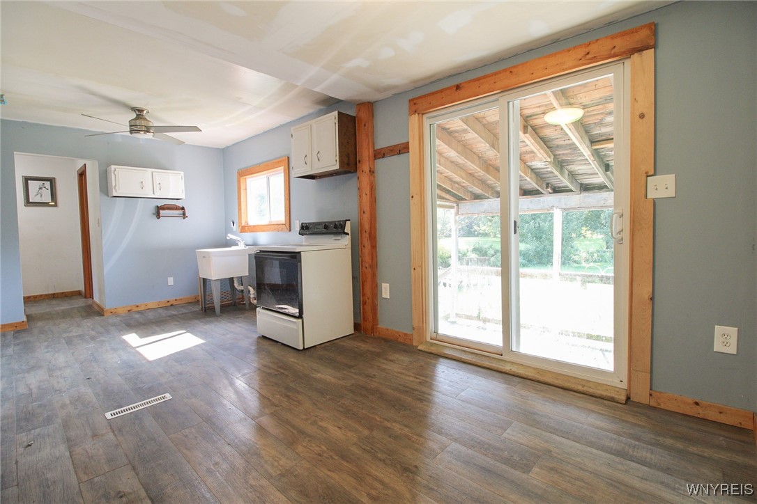 Cambria, New York 14094, United States, 3 Bedrooms Bedrooms, ,1 BathroomBathrooms,Residential,Pending,205908